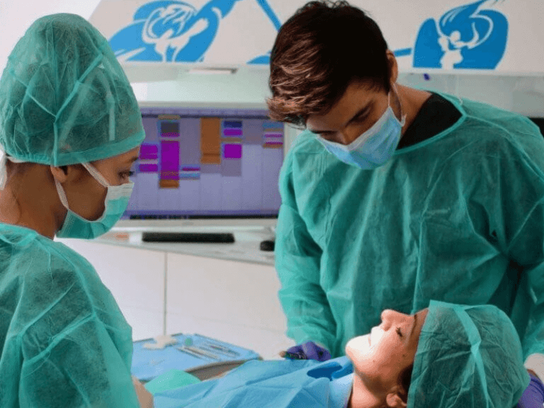 Imagem de paciente em consulta no Médico Dentista